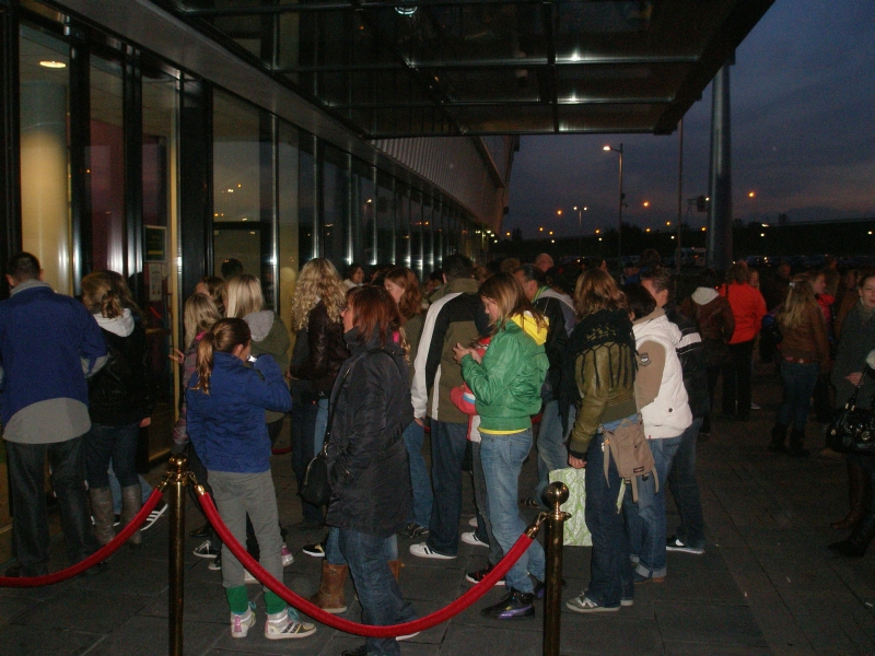 Het was heel erg druk bij de ingang van het ADO Den Haag Stadion